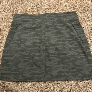 Orvis Womens Active Travel Skort Skirt Shorts Green Golf Outdoor Camo Size med
